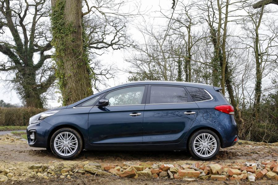  Kia Carens EcoDynamics 2016 года  (UK) (фото 11 из 17)